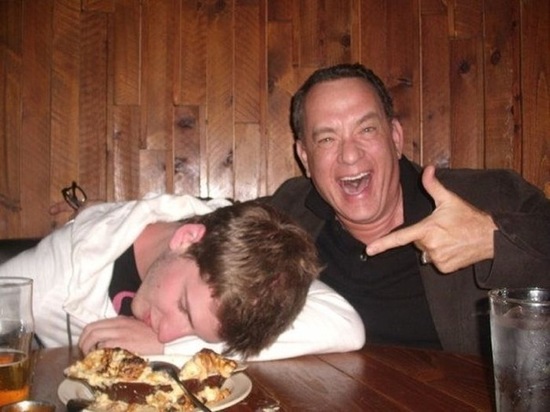 Tom-Hanks-photobomb explosion.com