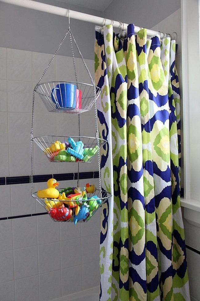 9. The old fruit basket makes perfect storage for bath accessories