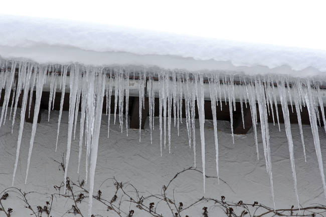 7. Icicles kill approximately 100 People Every Year in Russia