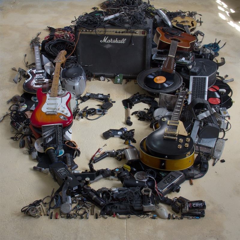 Incredible_Portraits_Of_Famous_Characters_Made_of_Obsolete_Electronic_Scraps_by_Artist_Christian_Pierini_2015_02