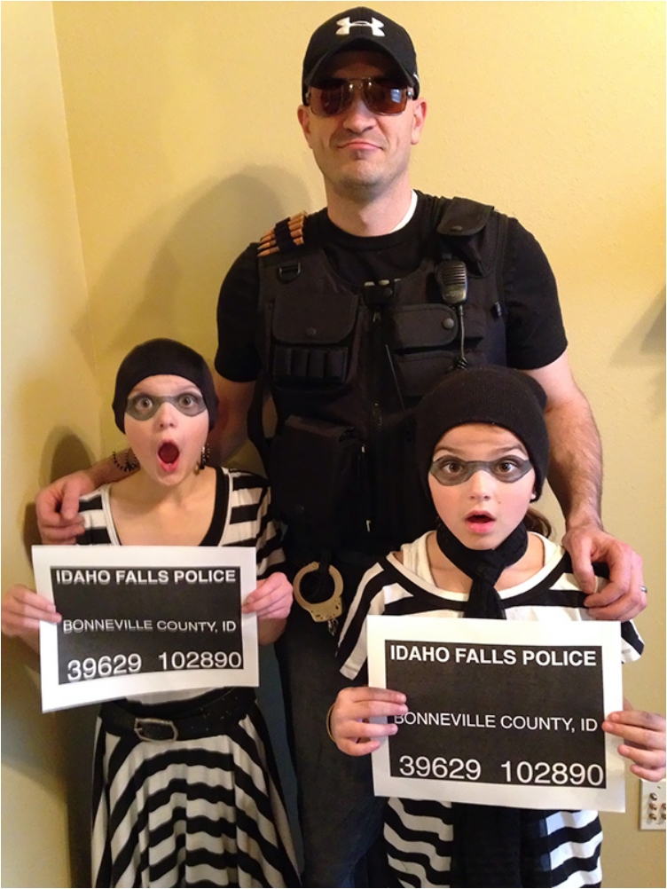 father-daughter-halloween-costumes-ideas-48-5806064f15854__605