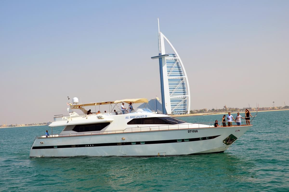 Yacht Charters vs. Cruises: 5 Reasons to Choose a Yacht