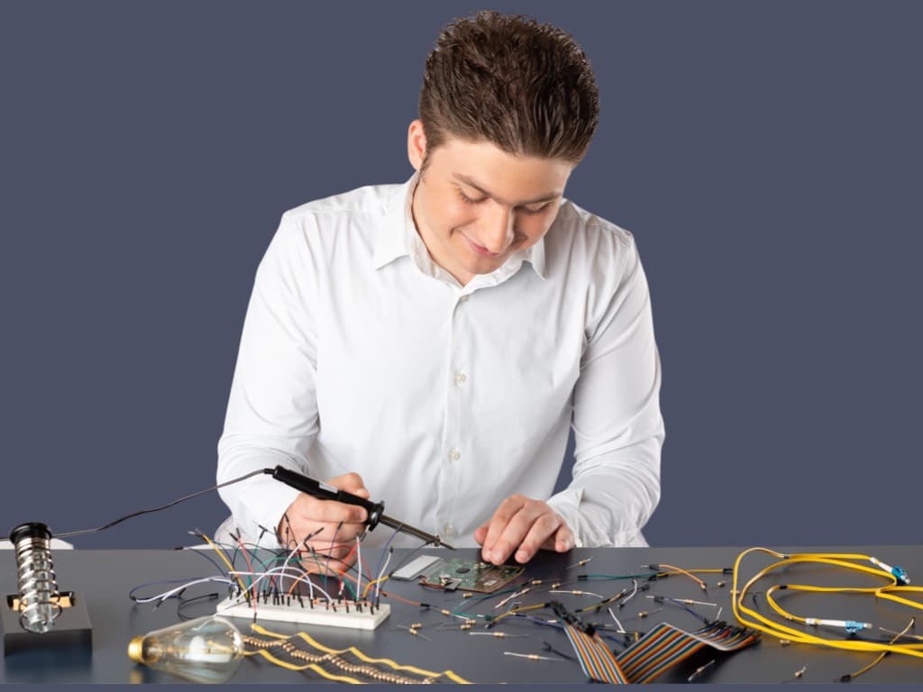 Canada teen inventor Erfan Nouraee wins top prize at international competition