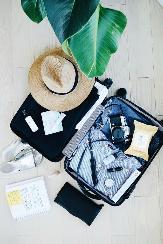 9 Items Every Traveler Should Carry On a Trip