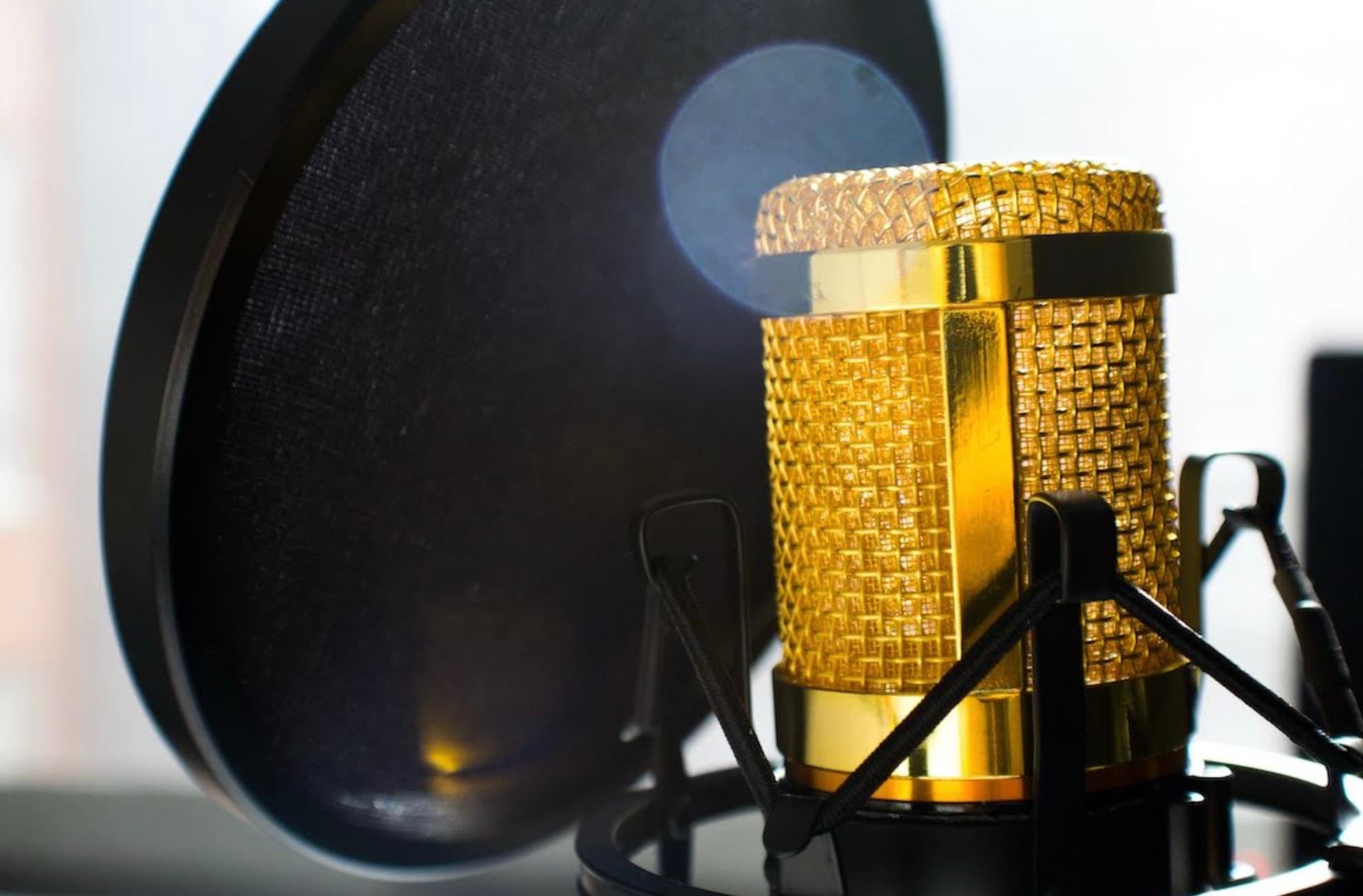 From Analog to Digital – The Evolution of Sound Effects in Radio Drama