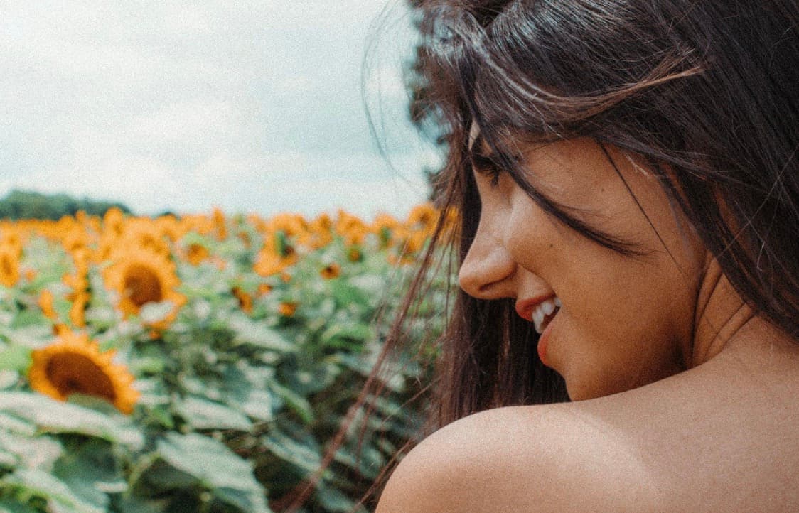 Where & How to Meet a Foreign Girl Online in 2023 – 4 Best Places