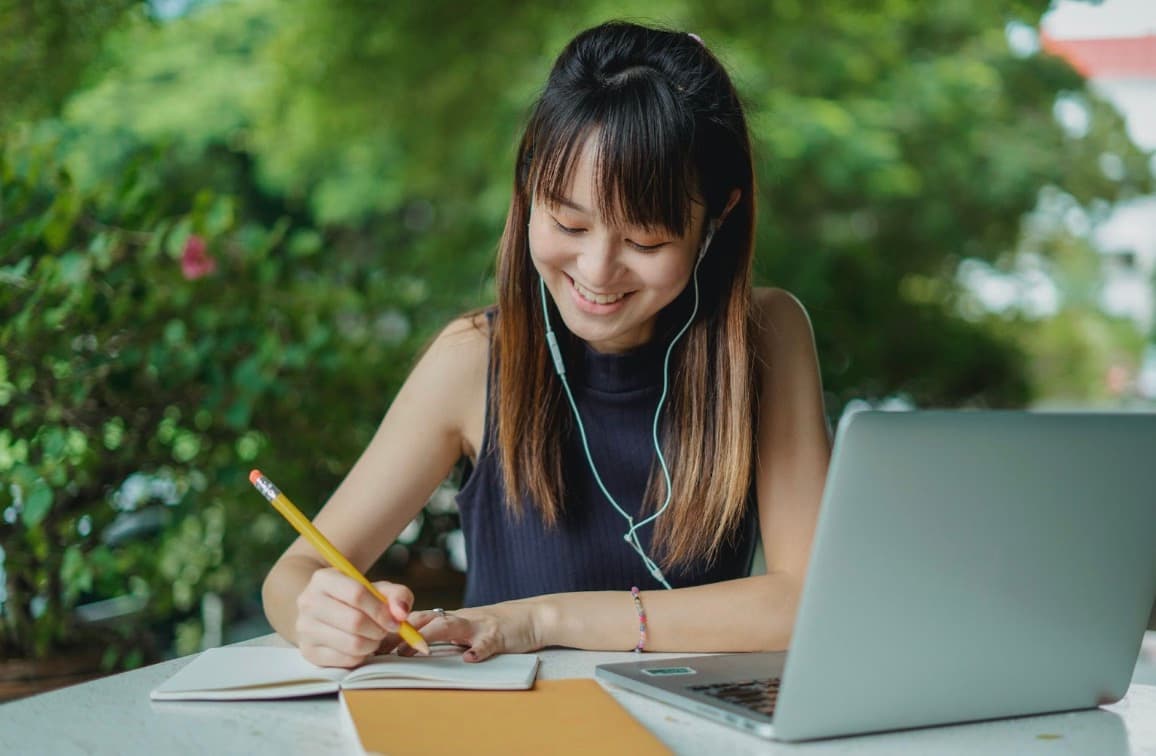 GradesFixer: A Student’s Secret Weapon for Essay Success