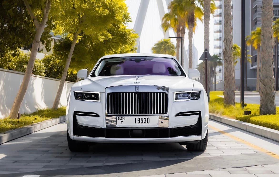 How to Boost Your Experience in Dubai: Places to Visit and Cars to Rent