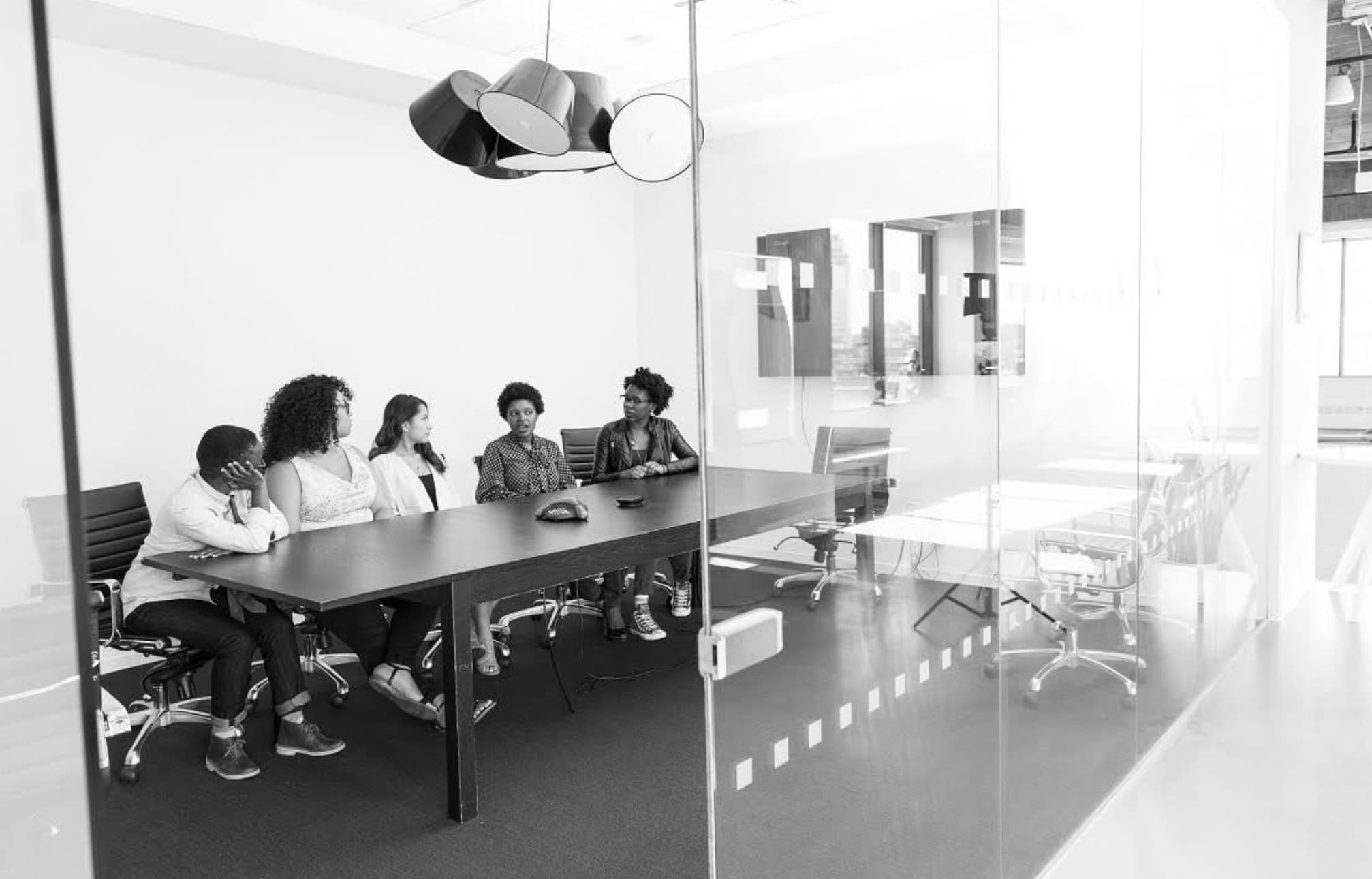 How To Choose the Perfect Conference Room Screen Size – The Ultimate Guide