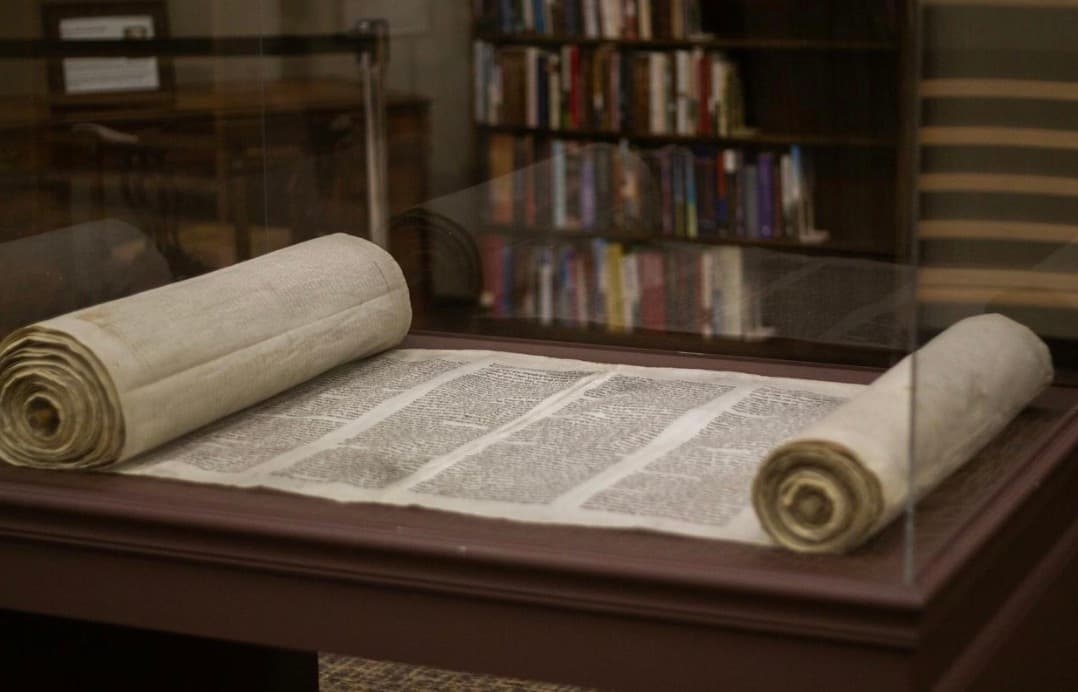 A Brief History of Torah Pointers