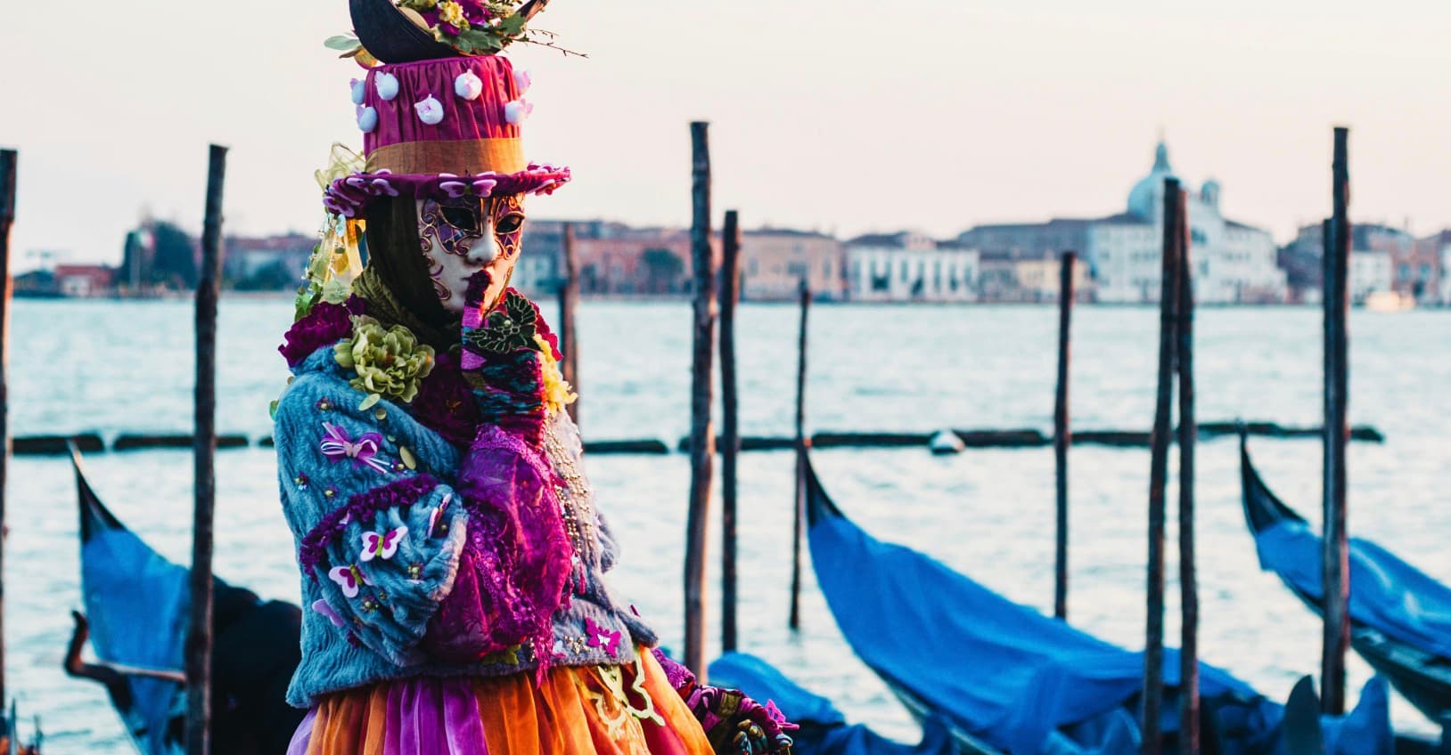 Venice by night: romantic walks along the canals