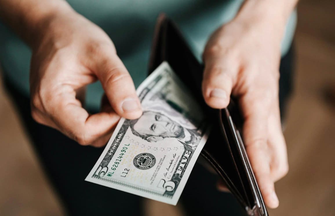 Why a High-Quality Wallet is a Must-Have Accessory