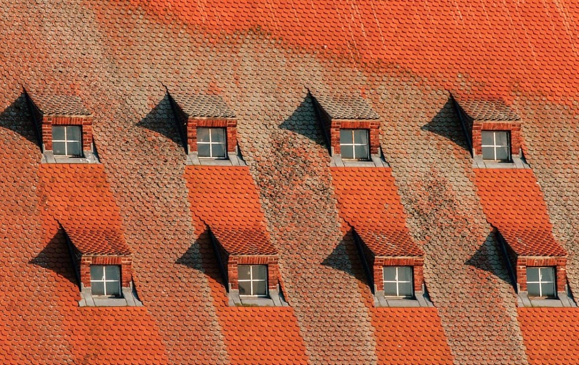 Key Signs That It’s Time to Call a Professional Roofing Contractor