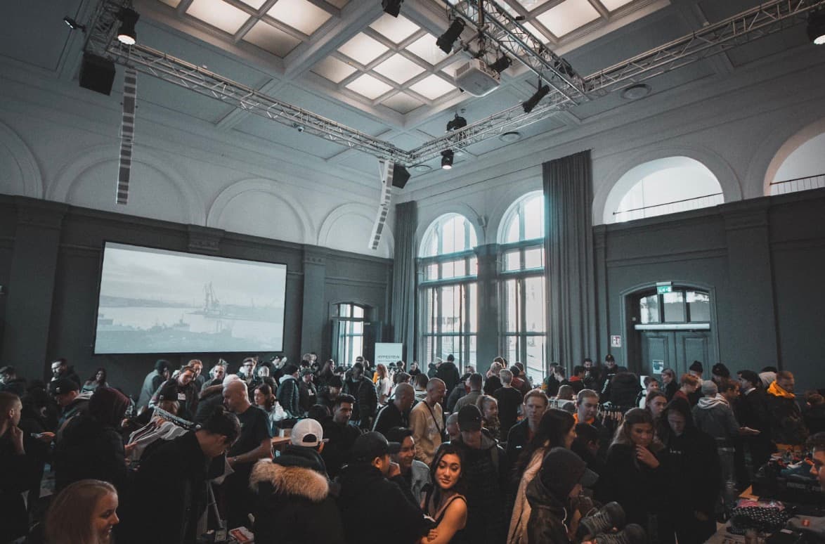 6 Expert Tips for Corporate Event Planning That Radiates Positivity and Enjoyment