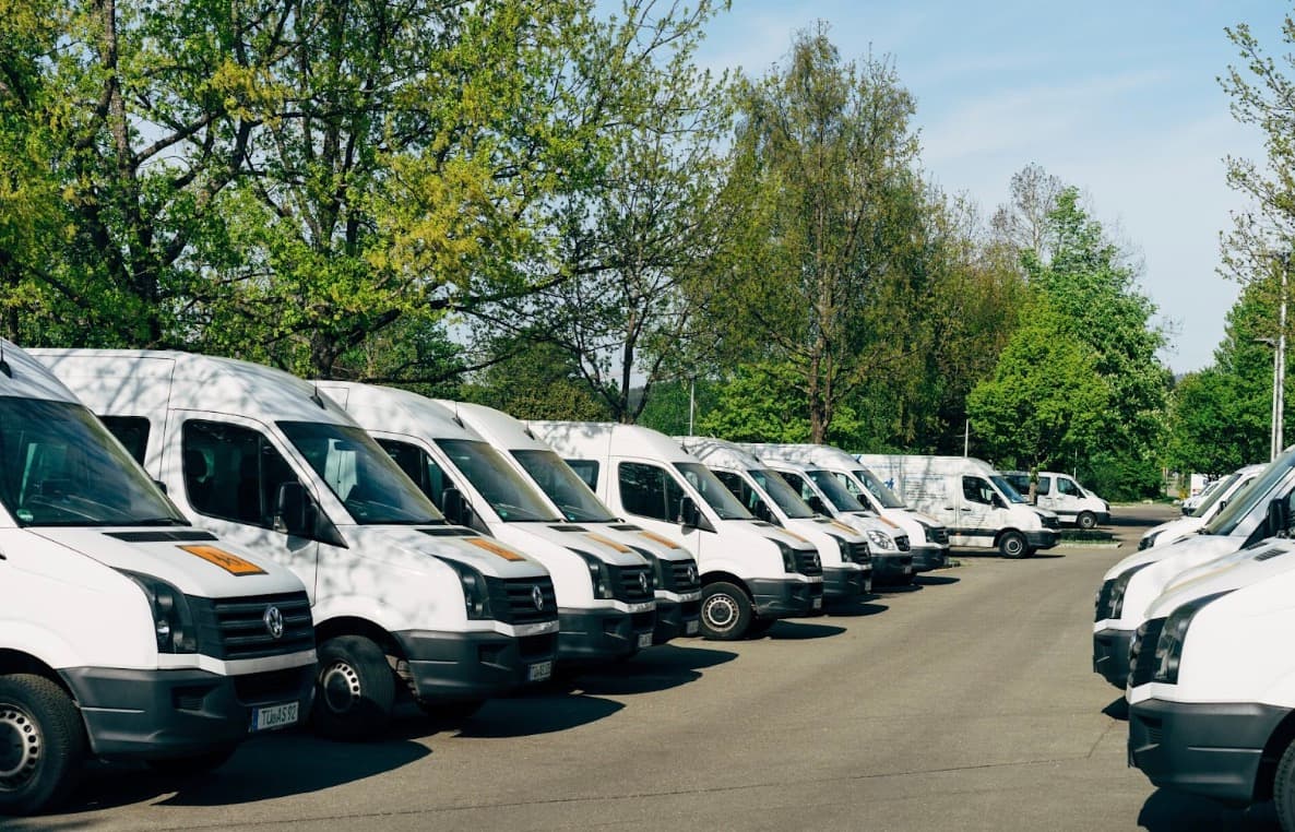 Key Benefits of Switching to Hardware-Free Fleet Tracking Technology