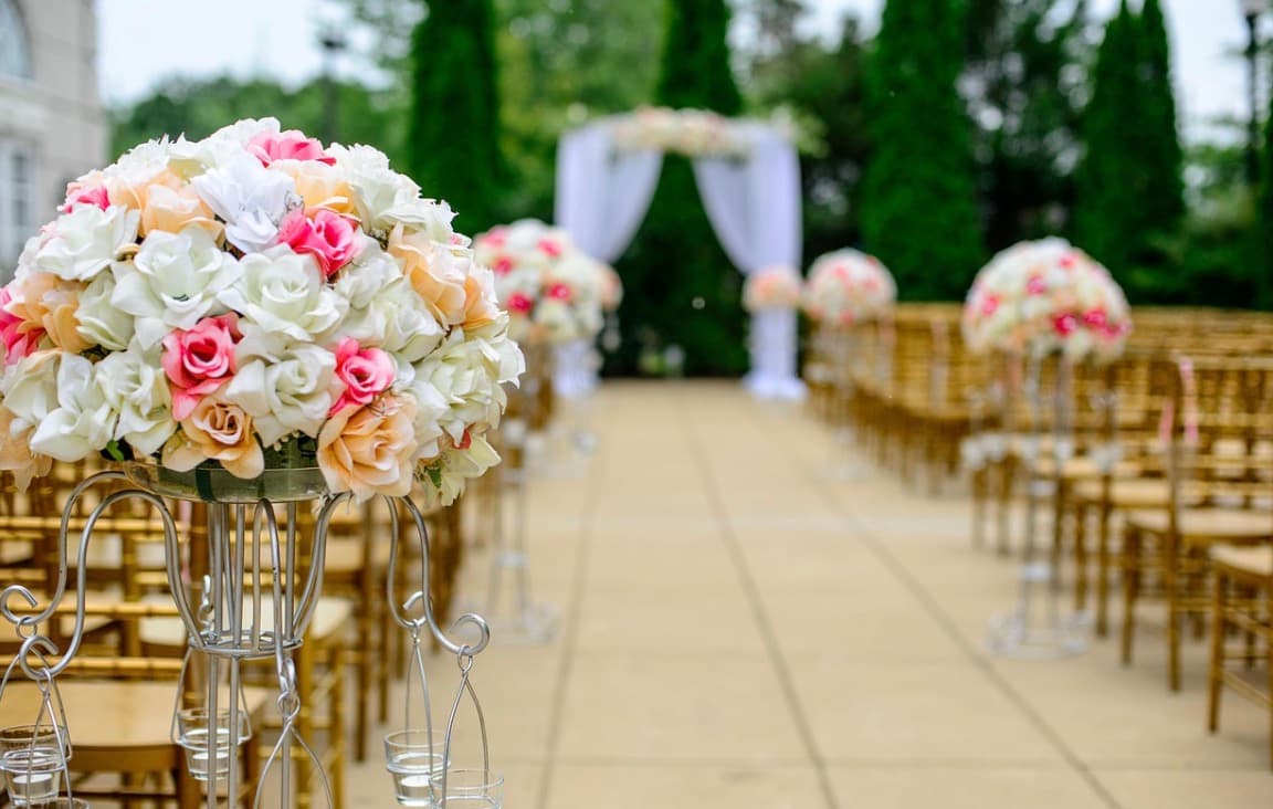 7 Creative Ideas for Using Custom Signs in Weddings and Celebrations