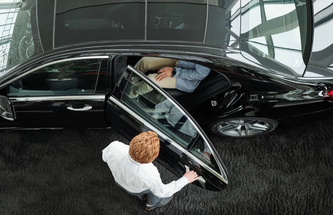 Miami Airport Car Service vs. Traditional Taxis: Which Offers Better Value for MIA, FLL, and PBI Transfers?