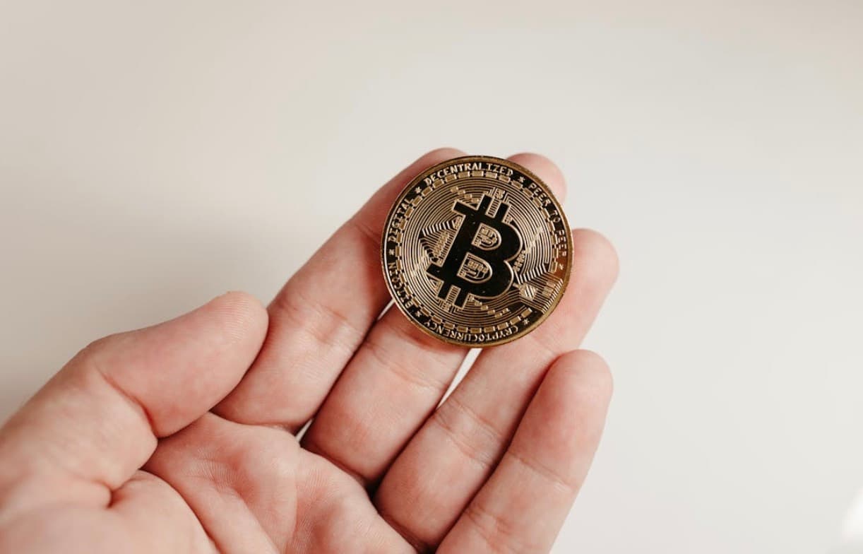 Reasons Cryptocurrency Should Be Part of Your Investment Portfolio