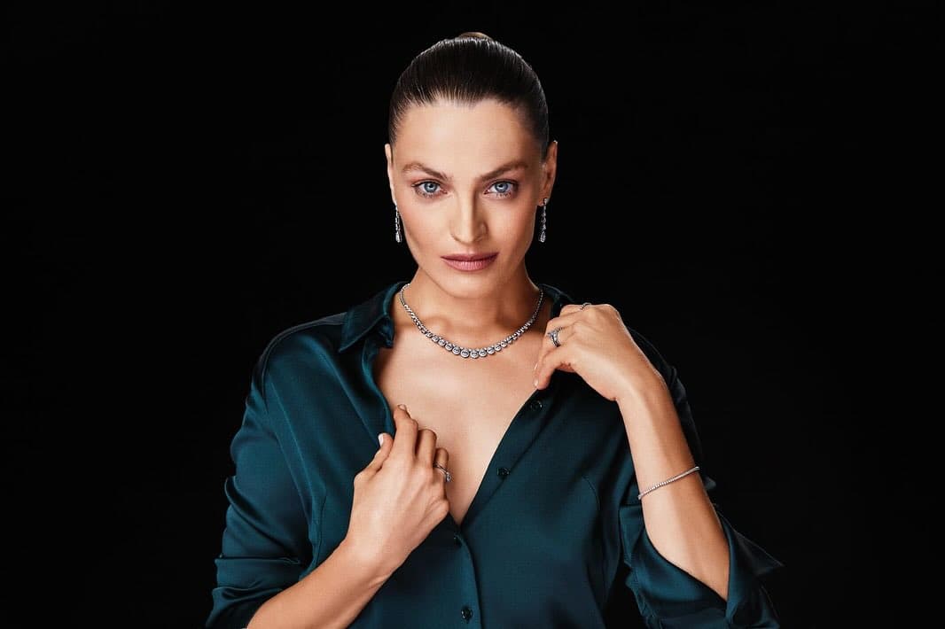Anna Jagodzinska featt