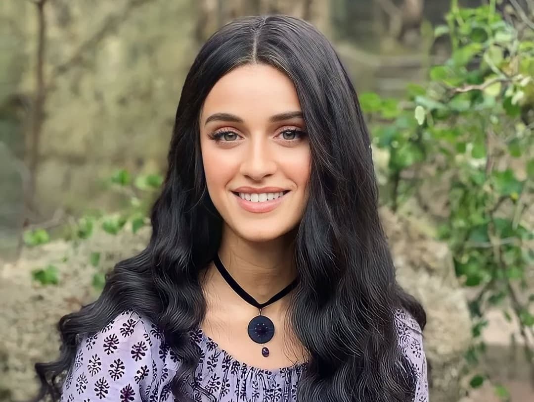 Anya Chalotra