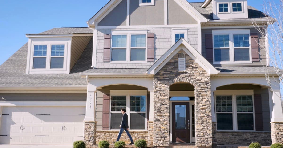 Helpful Tips to Keep in Mind Before Buying a New Garage Door