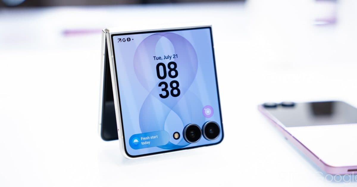 Galaxy Z Flip 8 Fixes Its Most Annoying Cover Screen Problem