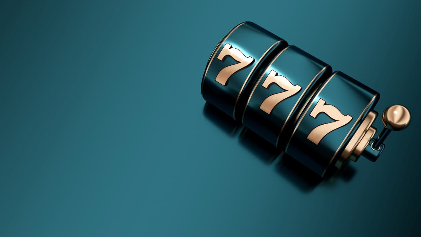 A 3D slot machine reel showing three lucky sevens on a teal background