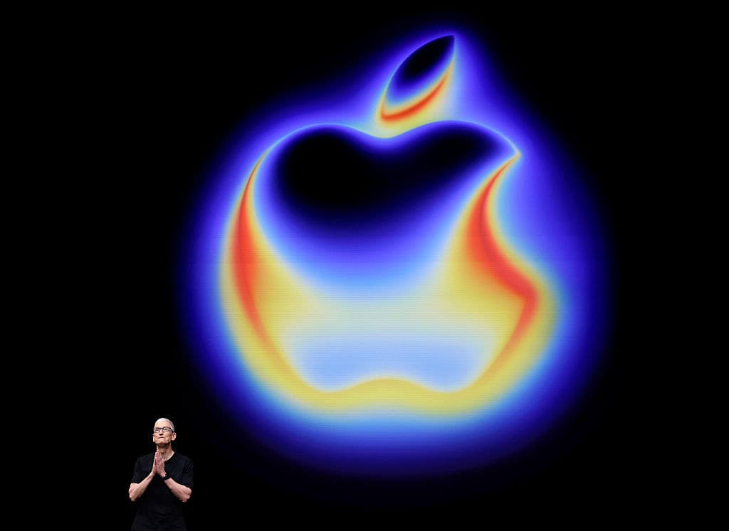 Can Apple Make Smart Glasses Without the Privacy Nightmare?