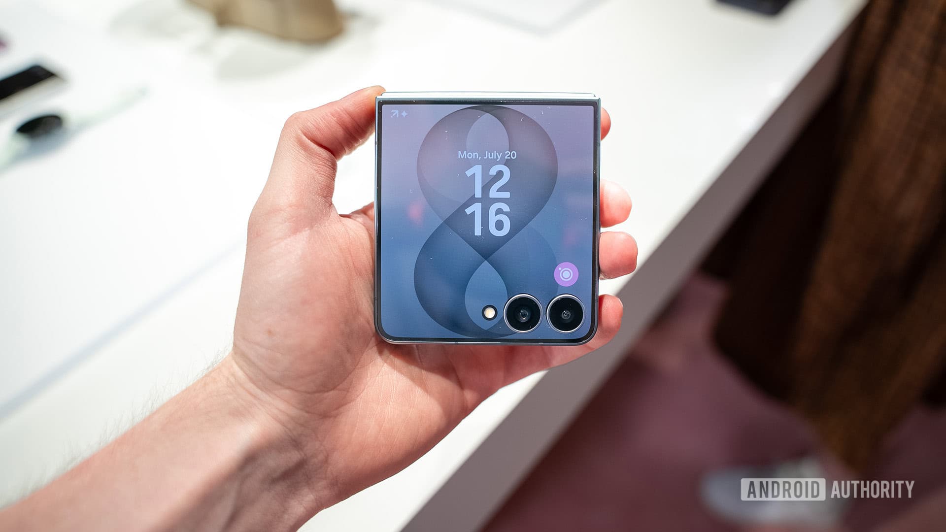 Galaxy Z Flip 8's Snapdragon Switch: Great on Paper, Worrying in Practice