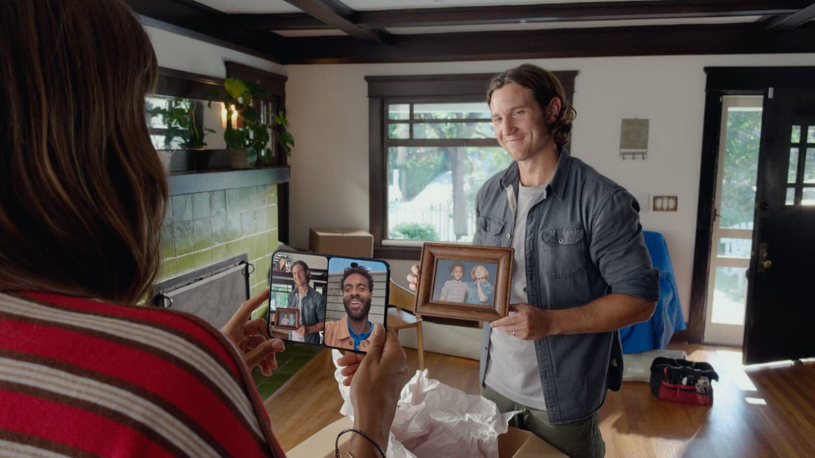 iPhone Duo Lacks FaceTime Eye Contact as Hands-On Wins Fans