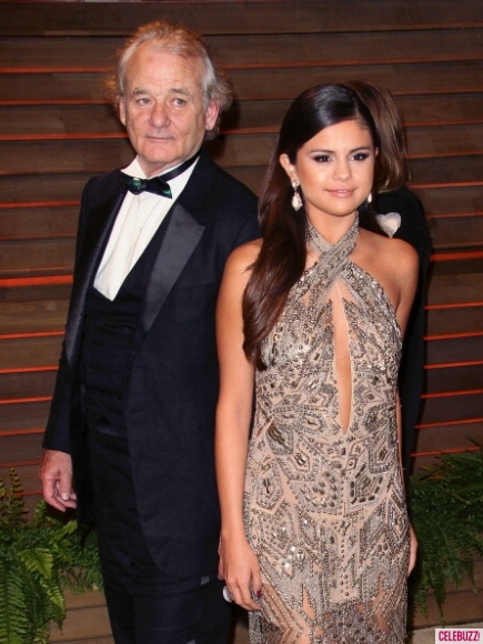 selena gomez photobomb