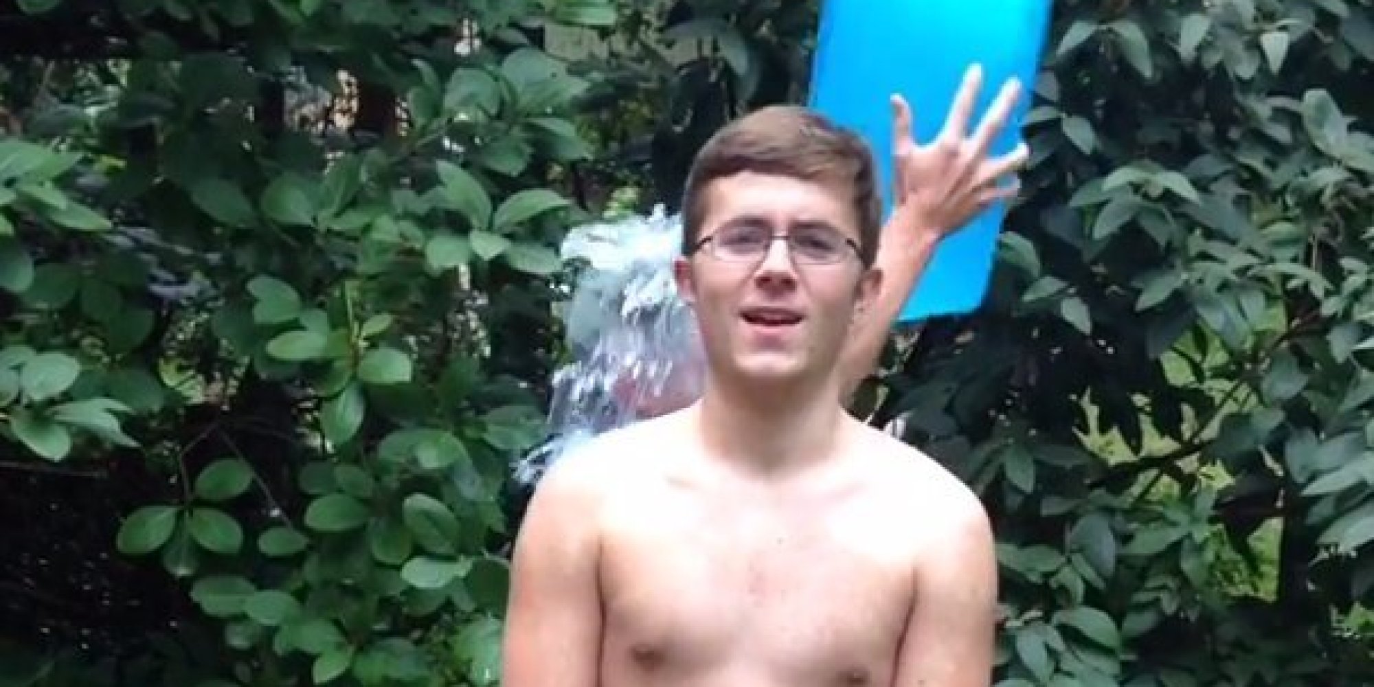 20 ALS Ice Bucket Challenge Fails. These People Need Another Campaign for Supporting Idiotism