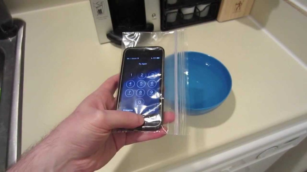 Very Innovative Uses of the Ziplock Bags. You will Stop Throwing them