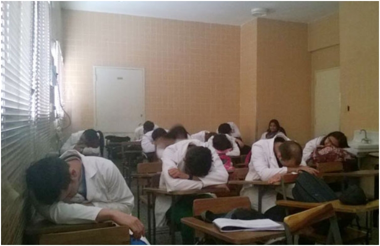 medical-resident-sleeping-overworked-doctors-mexico-yo-tambien-mi-dormi-132__605