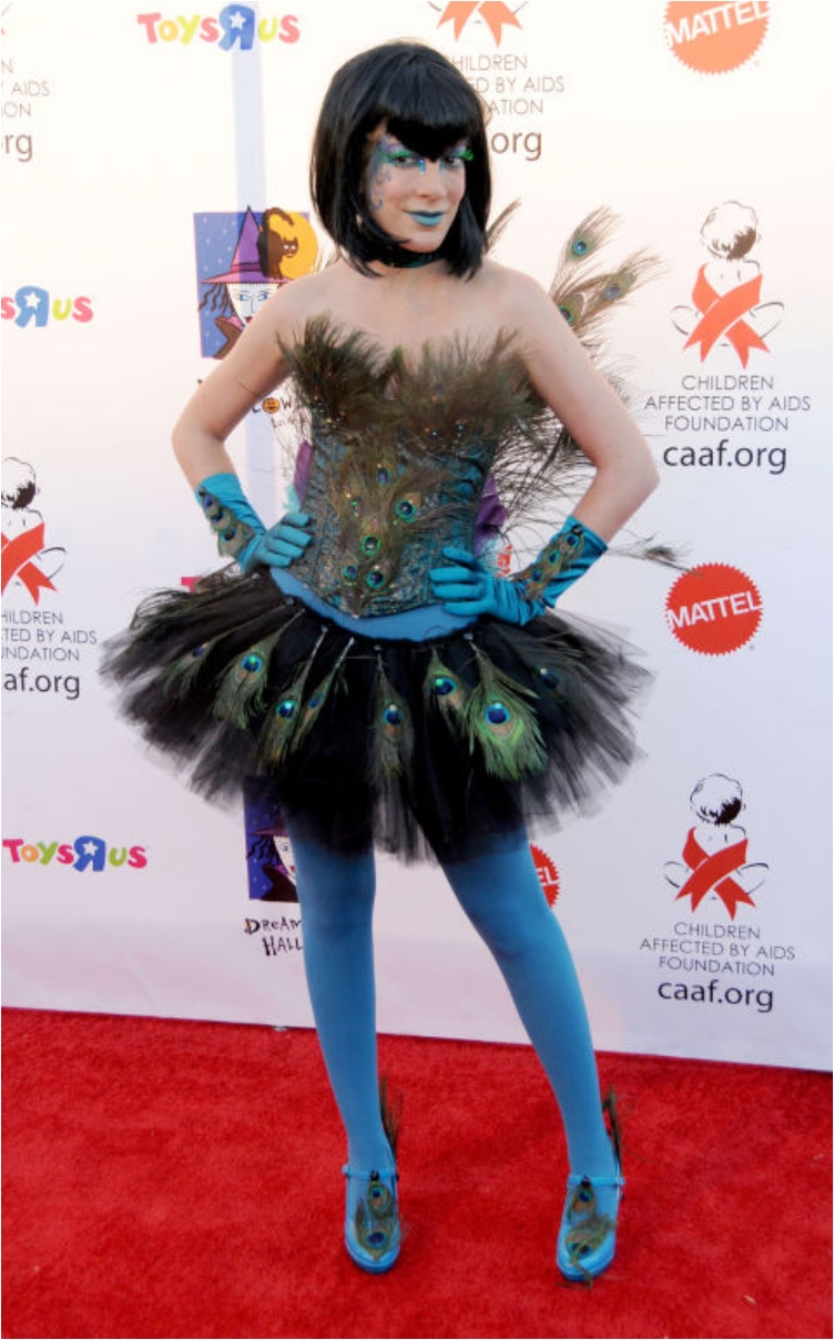 tori-spelling-as-a-peacock