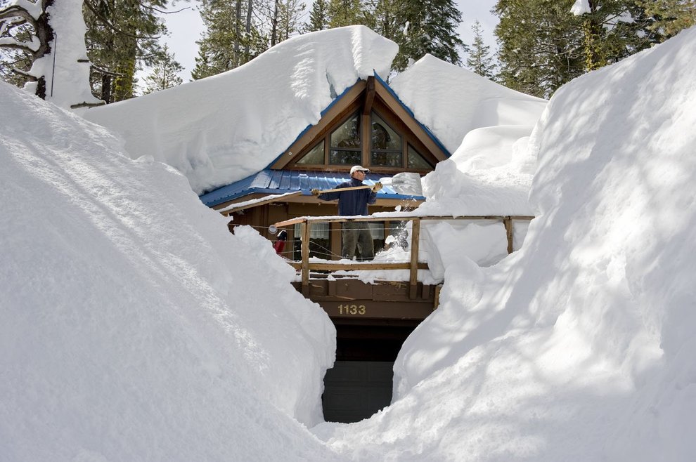 donner-pass-snow-depth