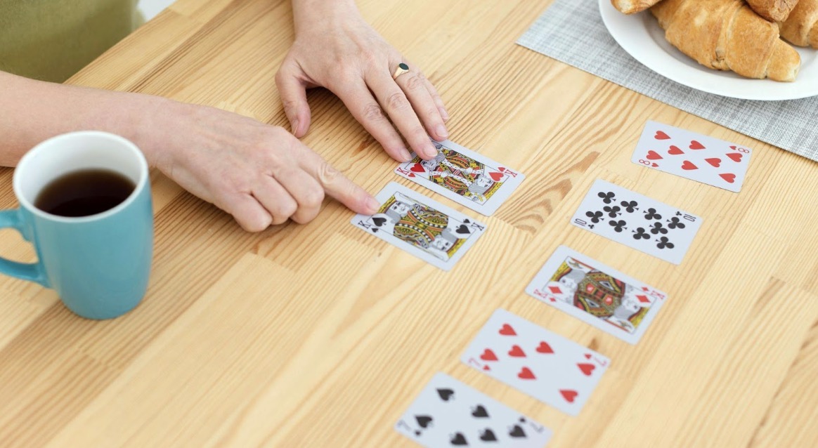 Solitaire as a Phenomenon of Modern Computer Games: Why Still Alive?