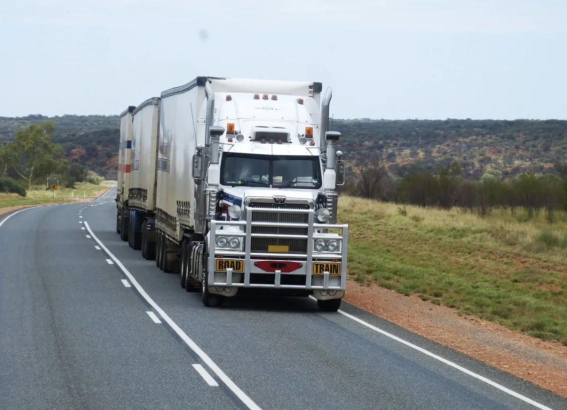 From Farm to Table: How Refrigerated Trucks Support the Food Industry