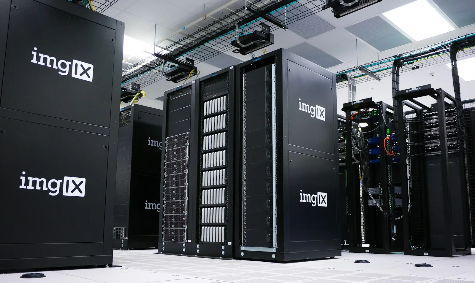 Role of Data Centers and VPS in the Modern World