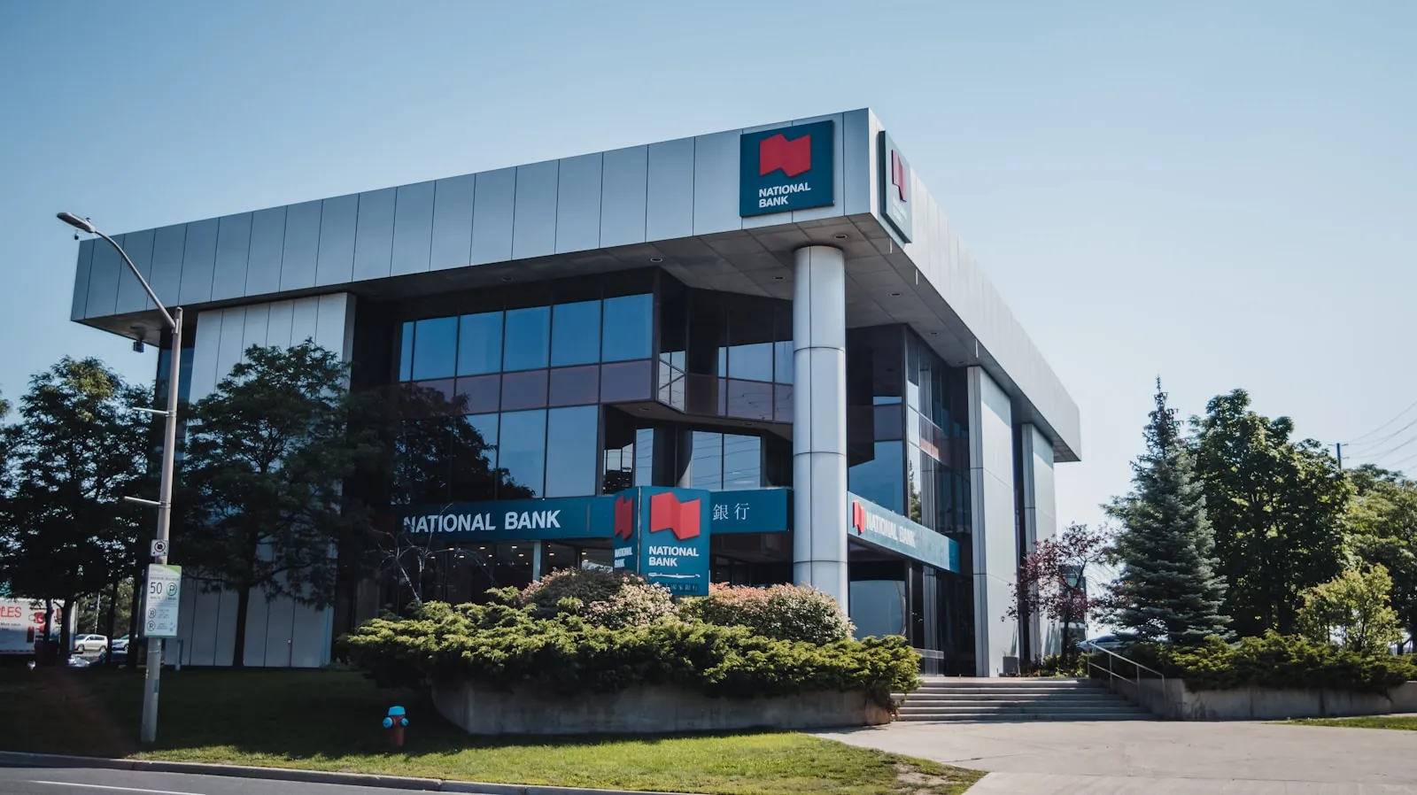 Scaling Success: What Big Credit Unions Can Learn from Smaller Peers