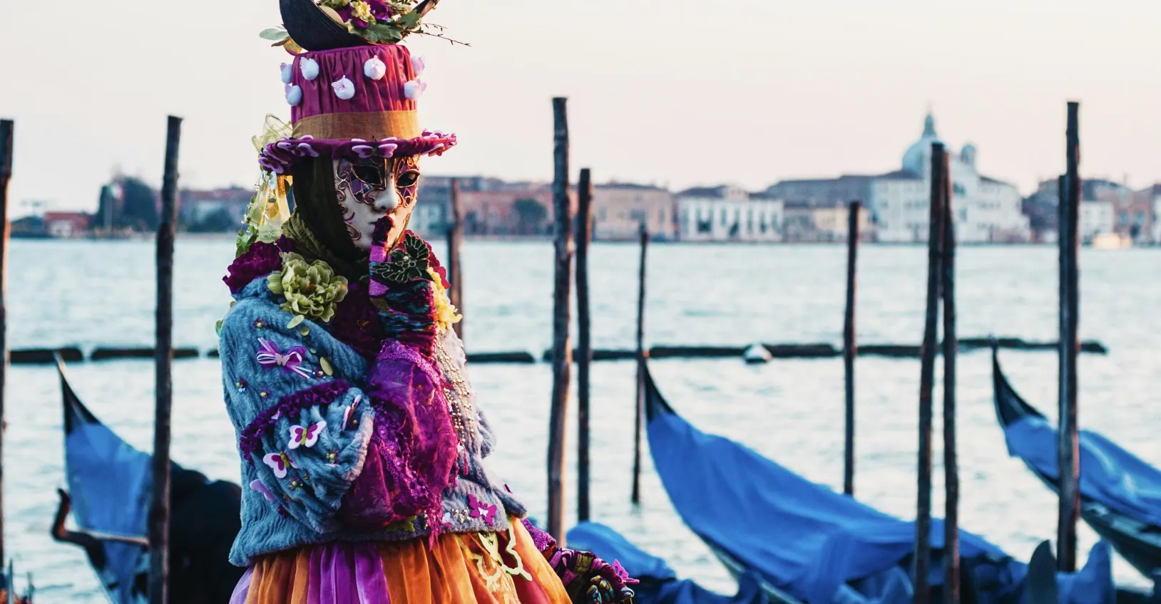 Venice by night: romantic walks along the canals