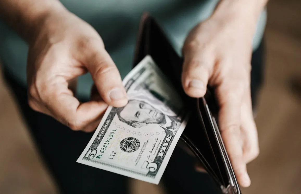 Why a High-Quality Wallet is a Must-Have Accessory