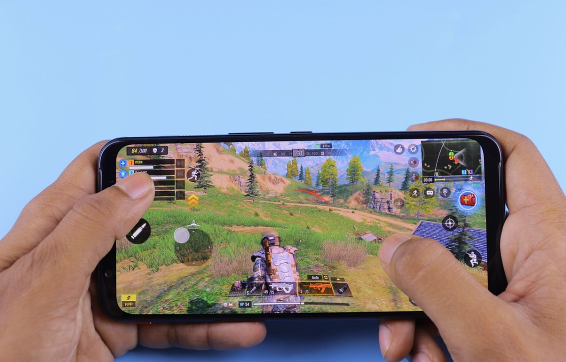 Leveling Up Made Easy: The Impact of Top-Ups in Mobile Games