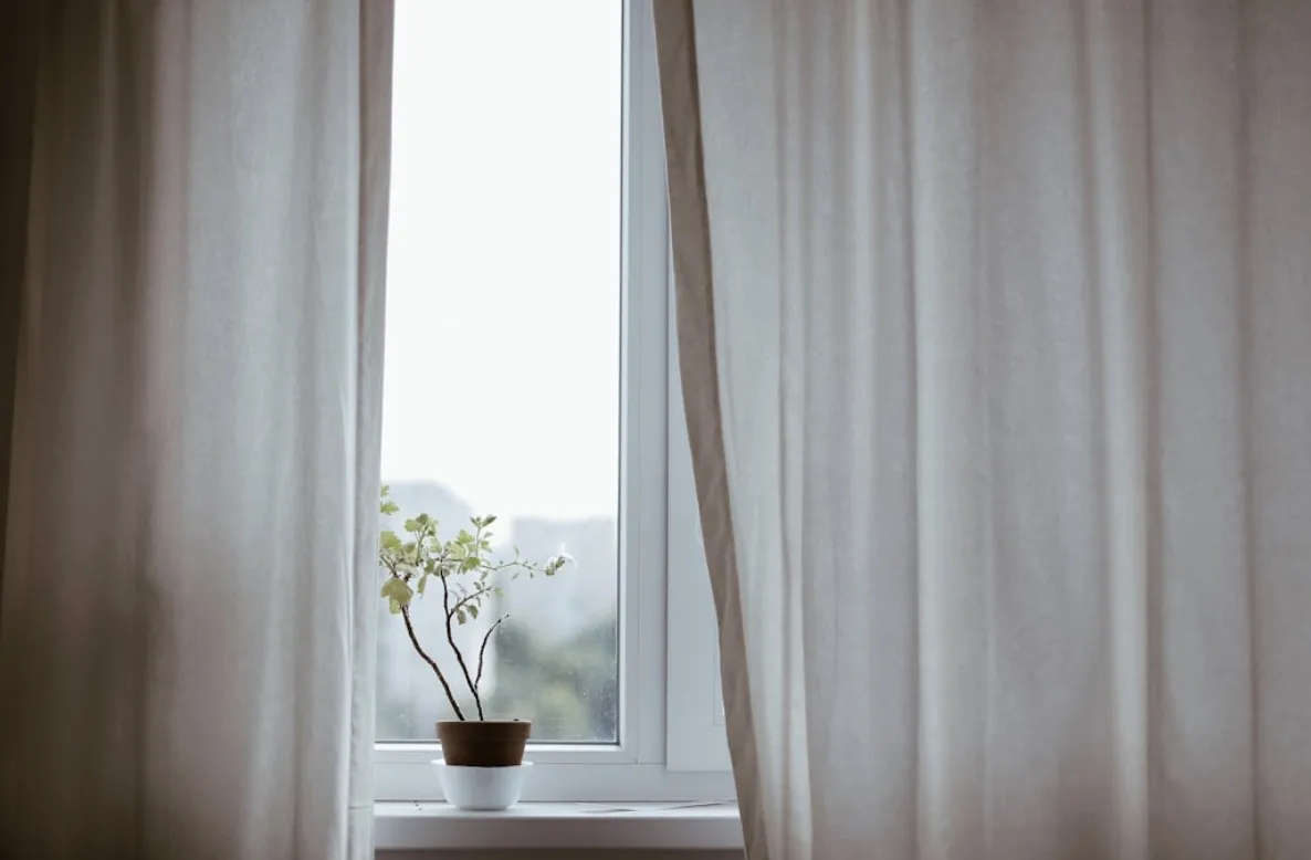 Tips for Selecting Window Treatments That Complement Your Room’s Style