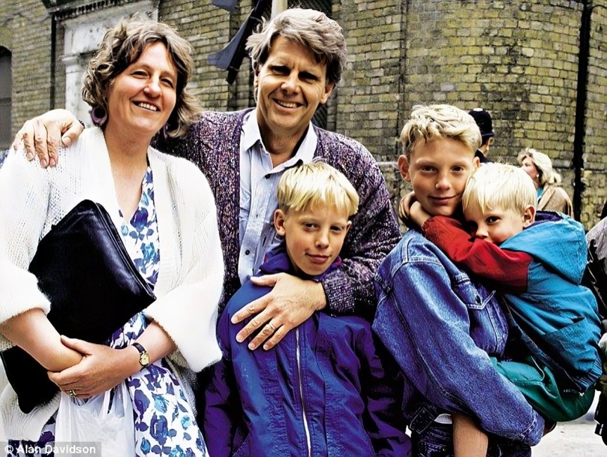 Mary Elizabeth Piper fea1t