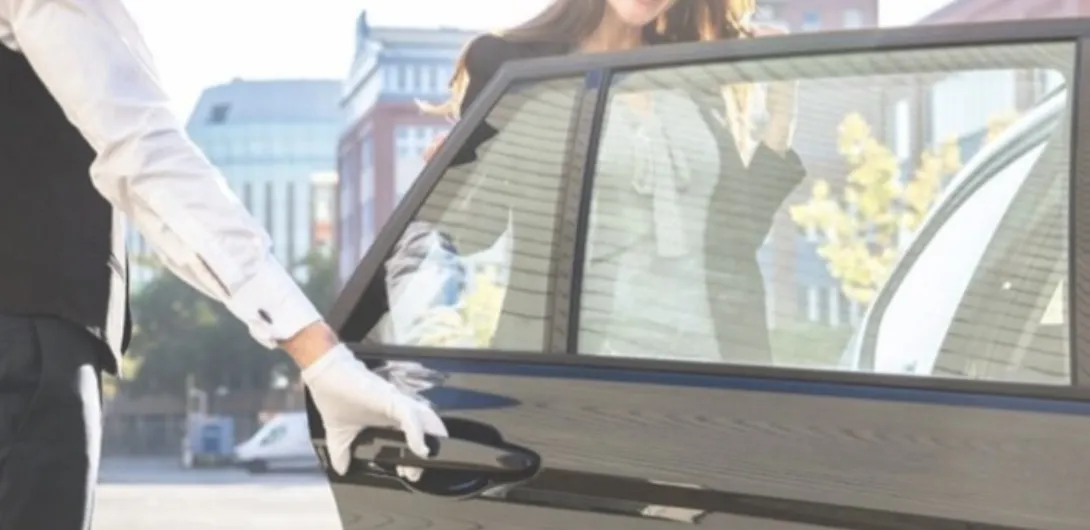 Chauffeur Services in Milan for Business Travellers: Punctuality and Professionalism