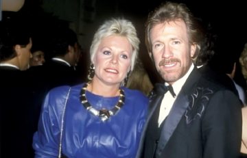 Dianne Holechek feat