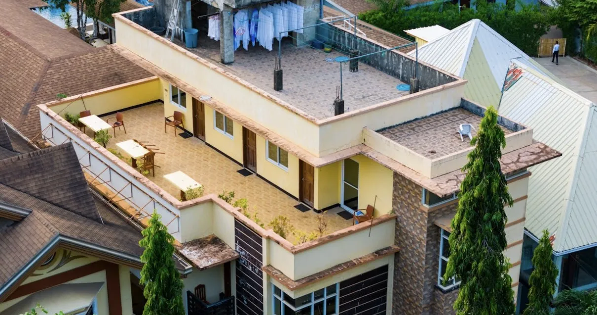 Roof Design Trends in Modern Apartment Construction