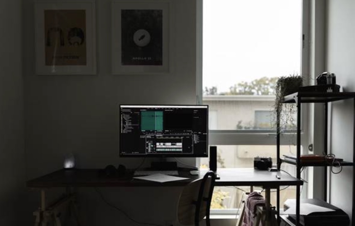 Your Desk, Your Rules! Here’s Why Custom Metal Legs Make All the Difference