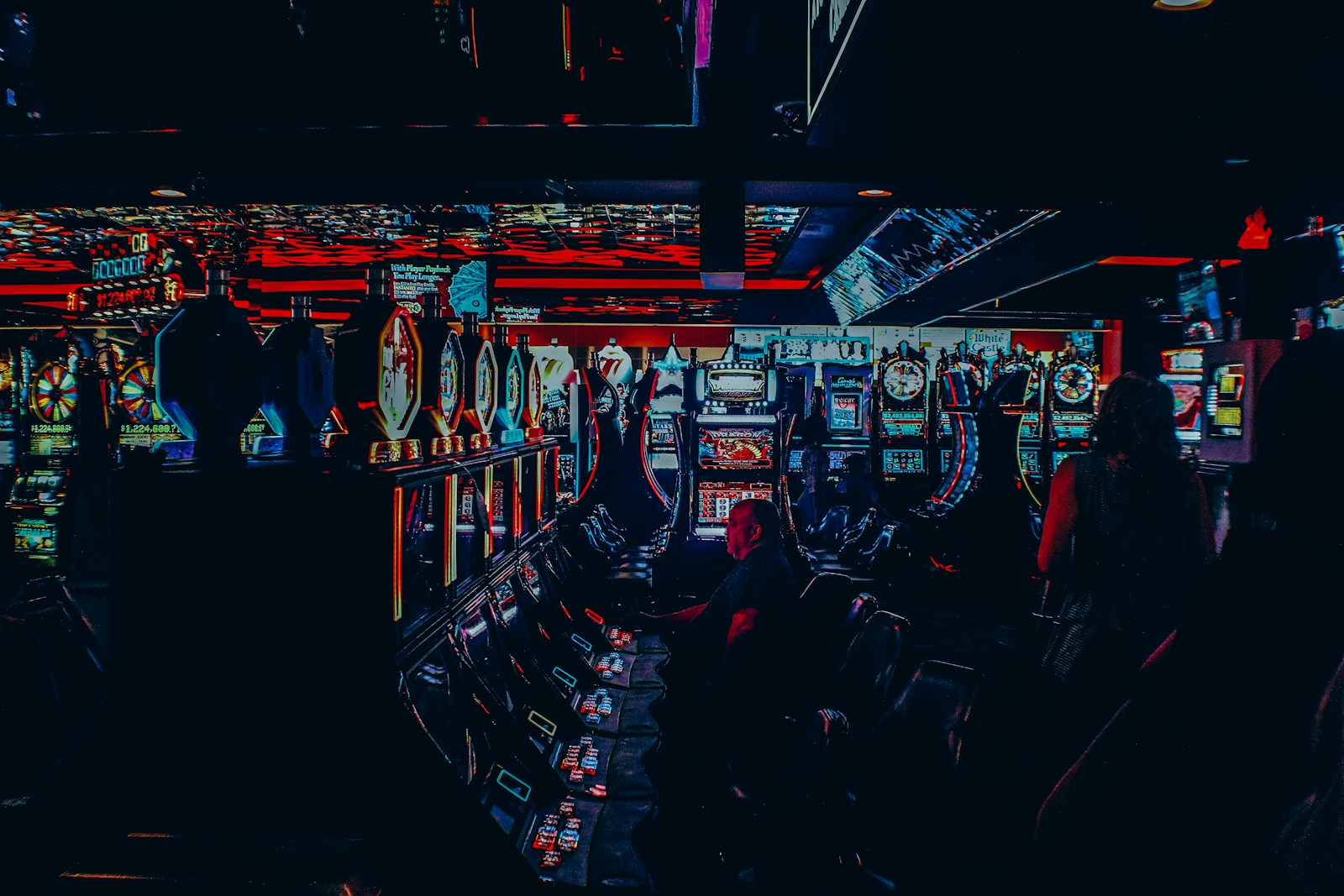 Building a ‘Same-Reel Parlay’: Combining Hold-&-Win, Megaways, and Cluster Slots